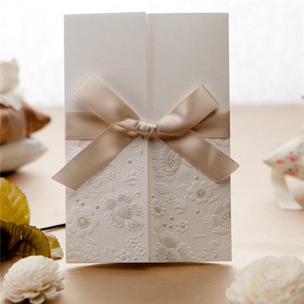 Modern white Wedding Invitation with engraved flowers and ribbons LC004 - Hibrides