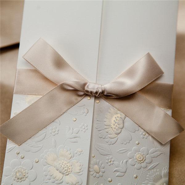 Modern white Wedding Invitation with engraved flowers and ribbons LC004 - Hibrides